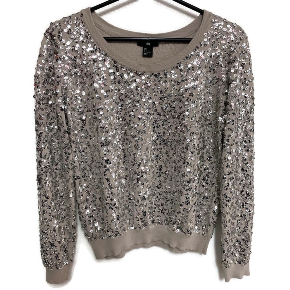 H&M Women's Slightly Cropped Gray with Silver Sequin Sweater Size Small